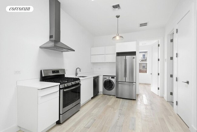 Photo - 78 N Henry St