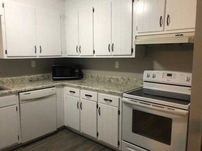Photo - 515 Chateau Dr SE Unit 01