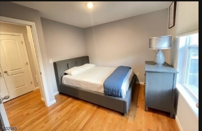 Photo - 201 Schuyler Ave