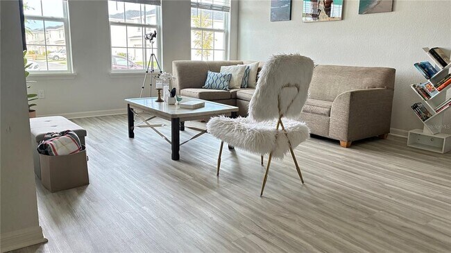 Photo - 317 Silverbell Trl