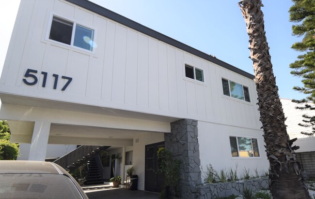 Building Photo - 5117 Laurel Canyon Blvd Rental