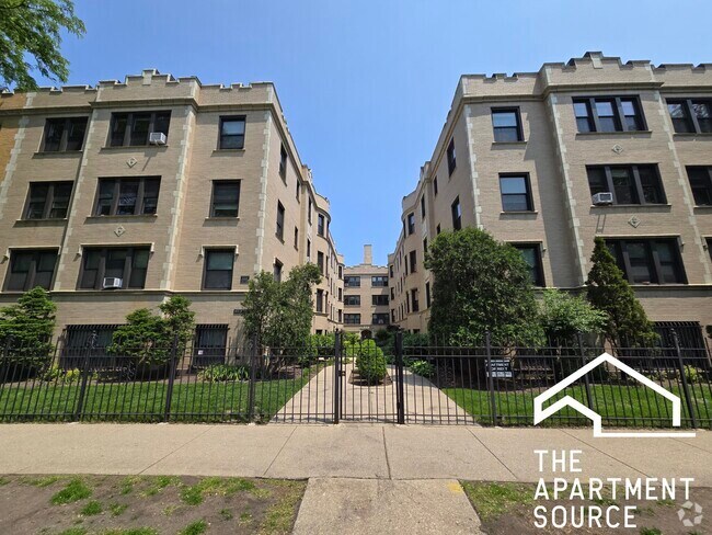 Building Photo - 4527 N Paulina St Rental