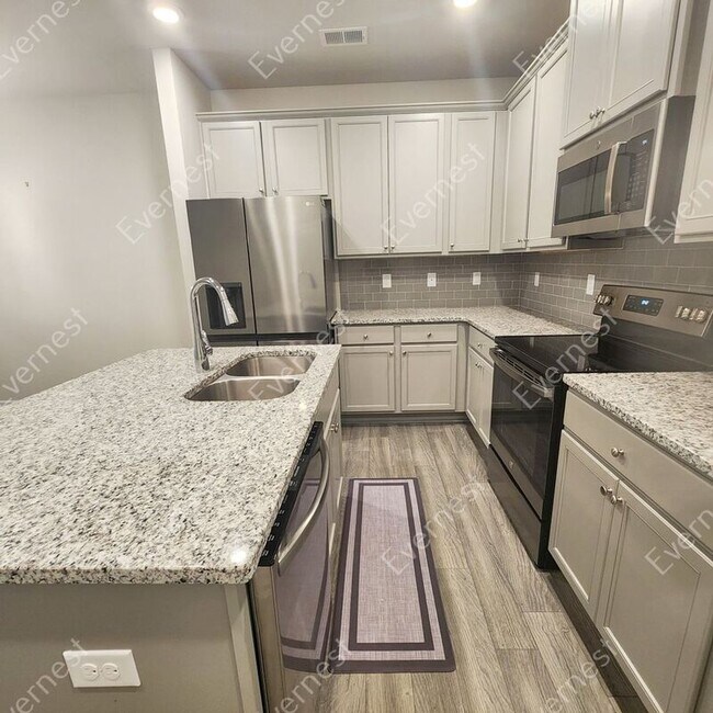 Photo - 585 McWilliams Rd