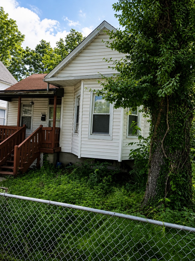 Building Photo - 1279 Purcell Ave