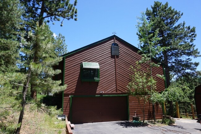 Ranch Style Mountain Home in Evergreen!!! - Ranch Style Mountain Home in Evergreen!!!