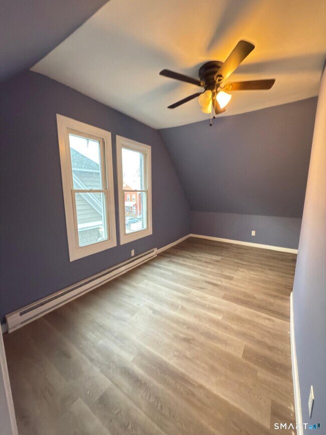 Photo - 185 Read St Unit 2