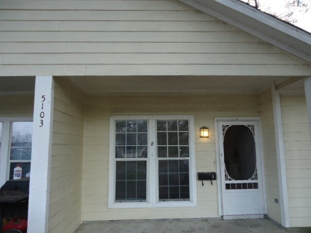 Building Photo - 5103 Windemere St