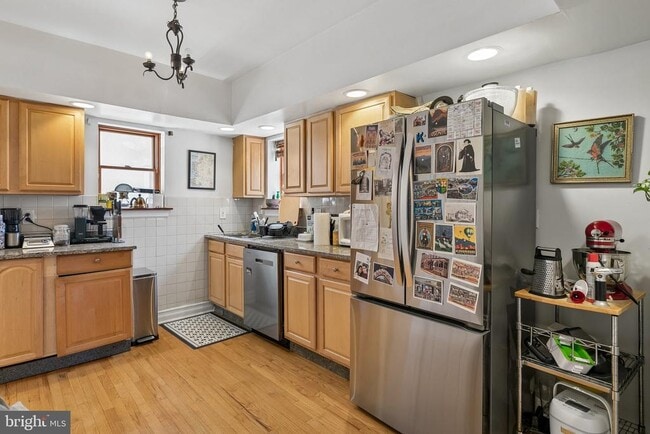 Building Photo - 615 S 11th St