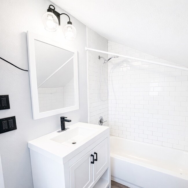 Photo - 4630 Woodside St Unit 3