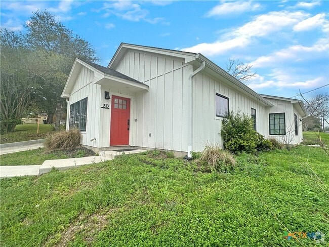 Building Photo - 317 8th St Rental