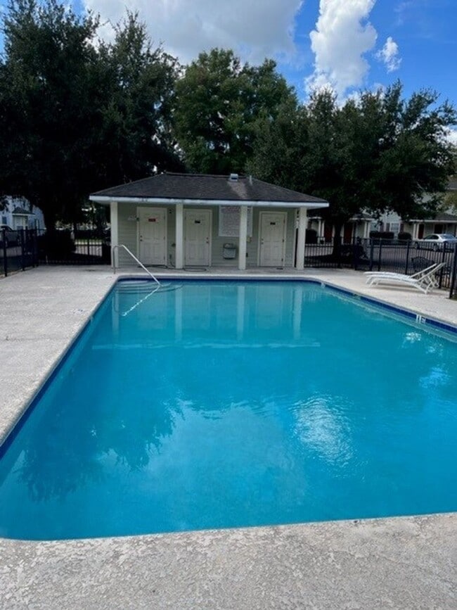 Building Photo - The Address That Has It All!  Chase Hollow Condominiums