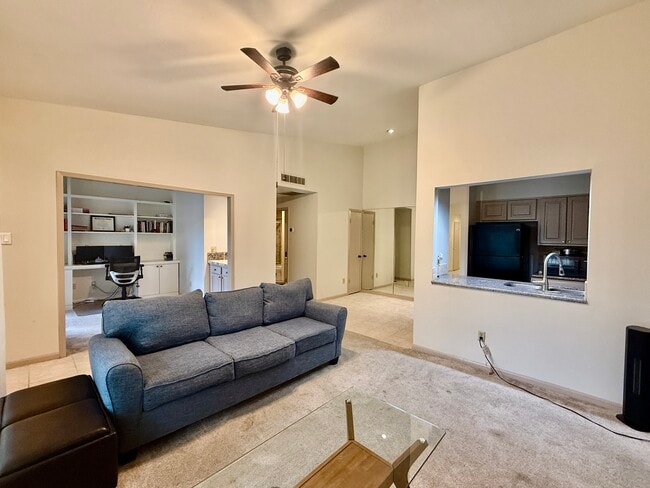 Photo - 2001 Bering Dr Unidad 4A