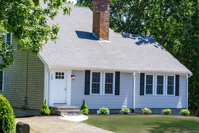 Building Photo - 28 Seminole Dr