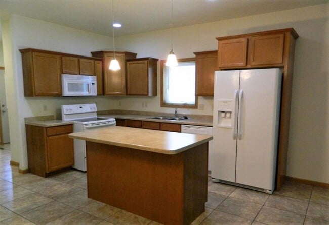 Building Photo - 611 S Cherry Ln Rental