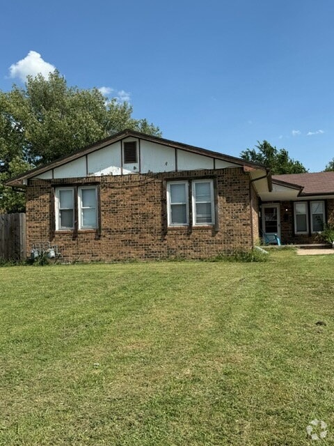 Building Photo - Step inside to discover an inviting atmosp... Rental