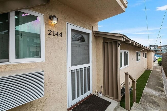 Photo - 2142-48 Oliver Ave Unidad 2144