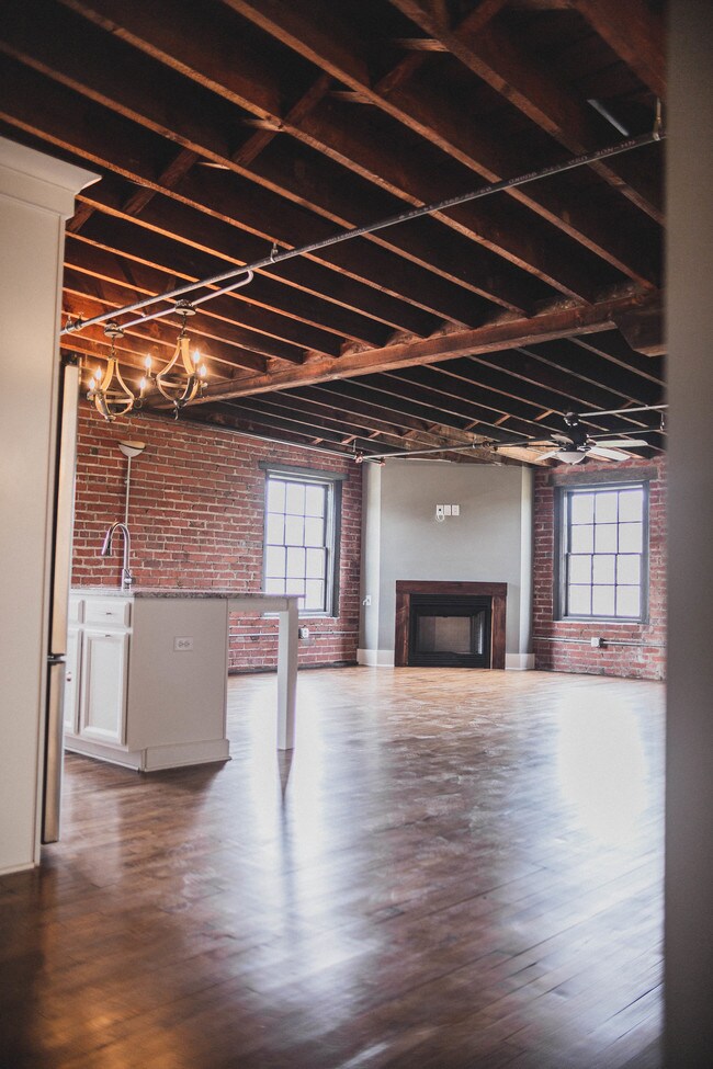 Photo - 1200 Commerce St Unit 4