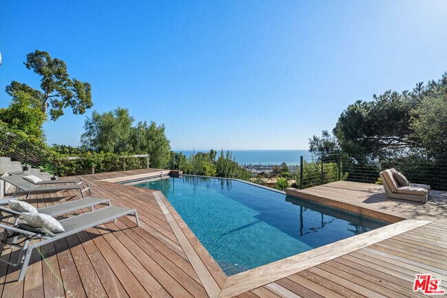 Building Photo - 23812 Malibu Crest Dr Rental
