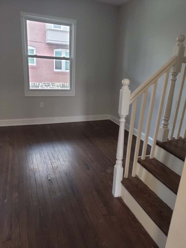 Photo - 250 N Salford St