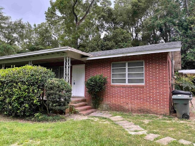 Building Photo - 1912 Nannette Dr Rental
