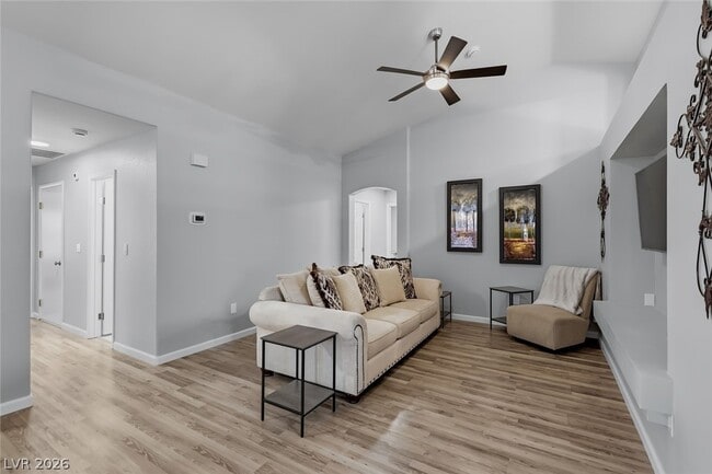 Photo - 833 Glitter Glen Ct