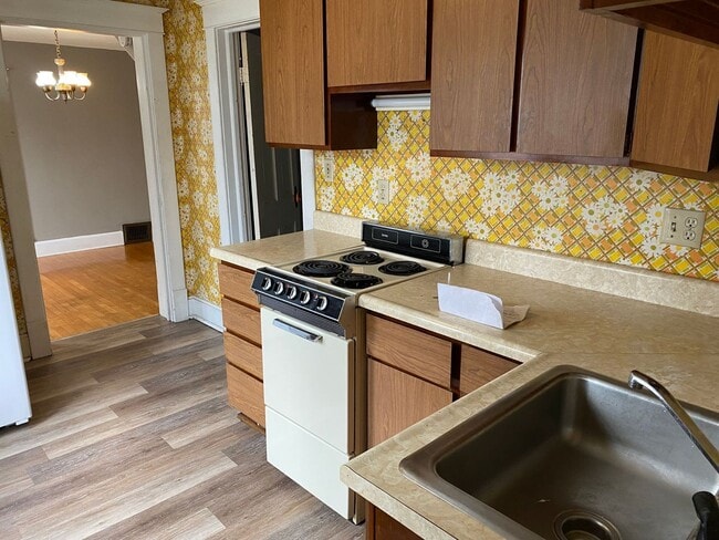 Building Photo - 717 Jackson St Unit Upper