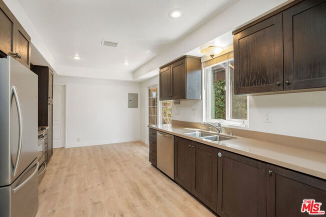 Photo - 3460 Redwood Ave