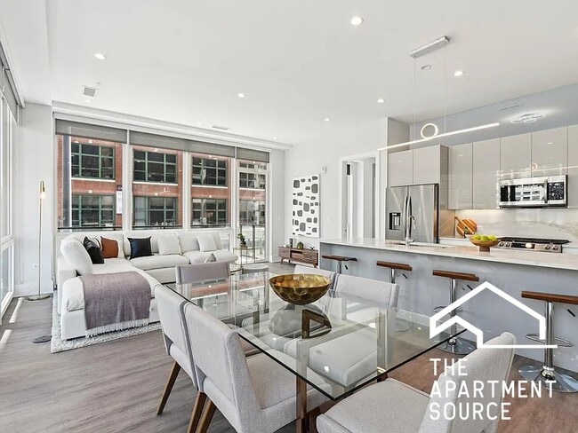 Building Photo - 812 W Adams St Unit 509