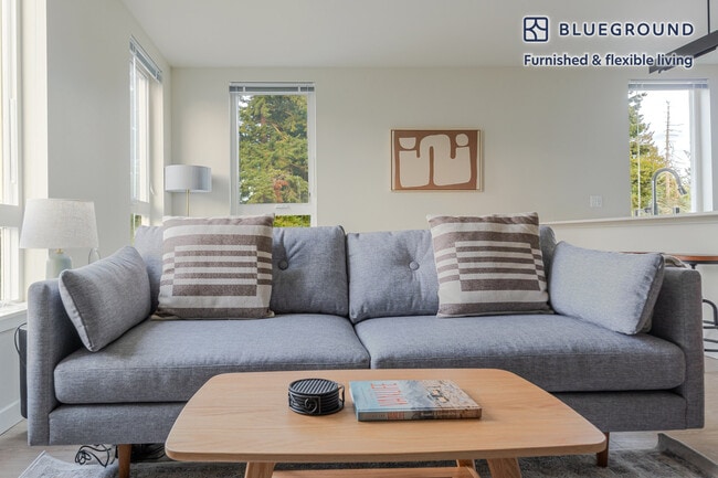 Photo - 18004 Midvale Ave N Unidad FL5-ID931