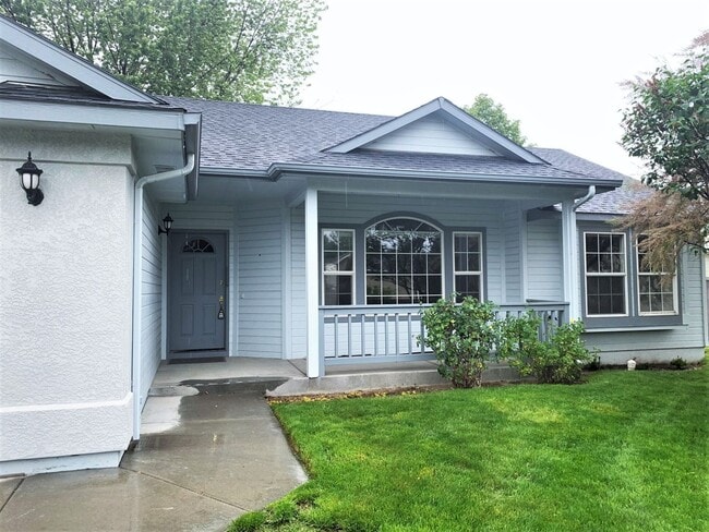 Building Photo - Great 3 bed 2 bath home in downtown Eagle.