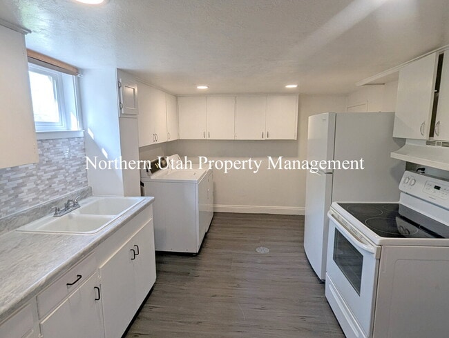 Photo - 2 Bed 1 Bath Unit B