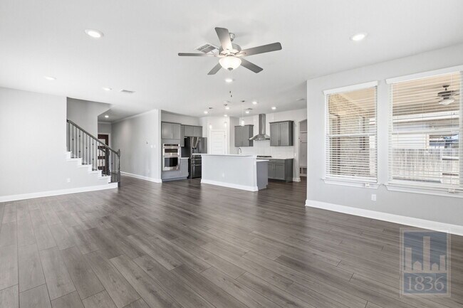 Photo - 555 Purple Heart Dr