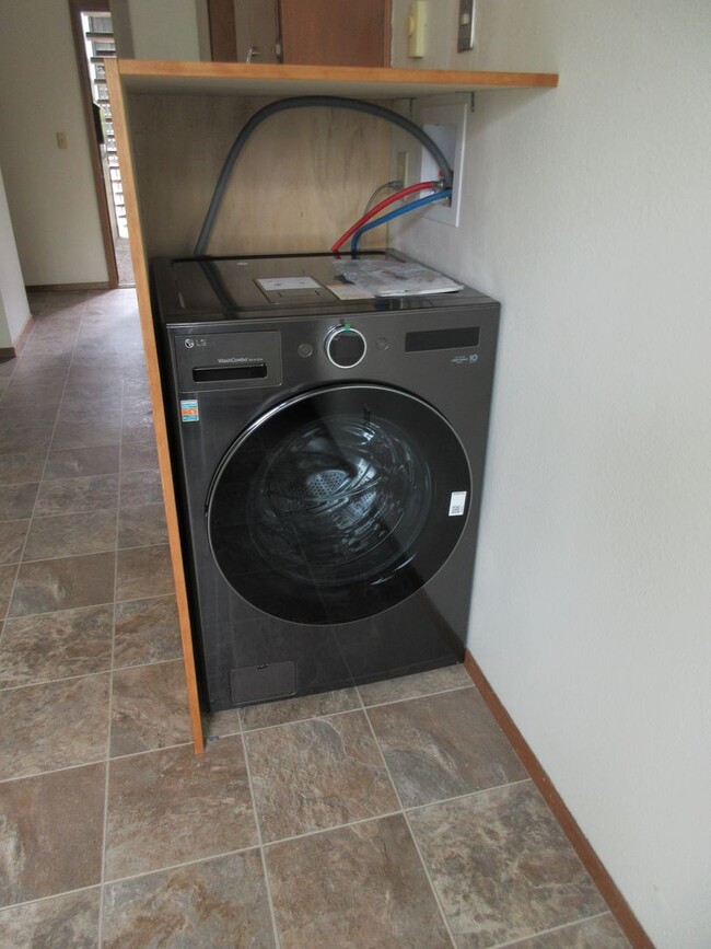 Photo - Two Bedroom Apt. w/ Washer and Dryer Unit 1537