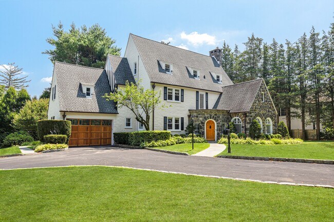 Photo - 30 Park Dr N