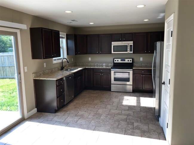 Photo - 114 Prairie Bluffs Dr