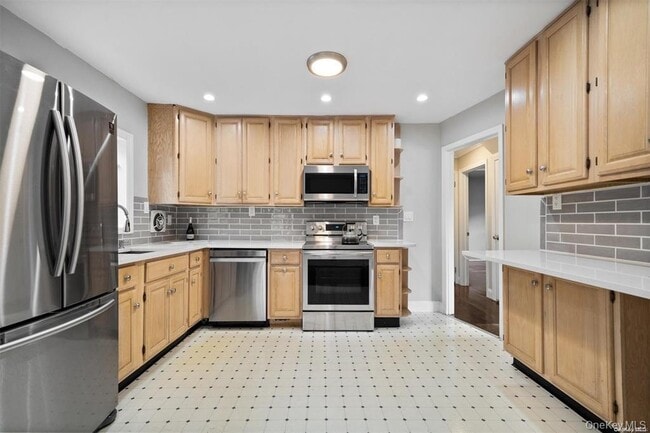 Photo - 228 Oakwood Rd