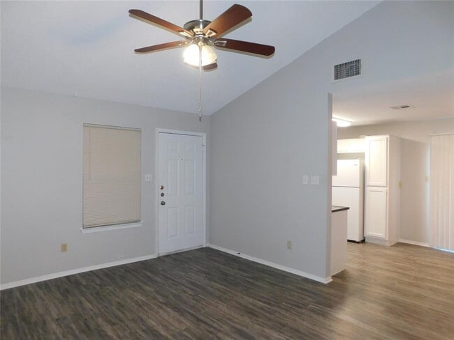 Photo - 501-503 Willowbend Cove