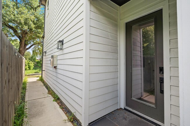 Photo - 4032 Porter St