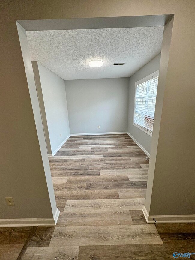 Photo - 317 Chateau Dr SW