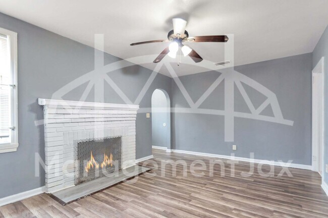 Photo - 3820 Stuart St