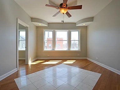 Photo - 1922 W 47th St