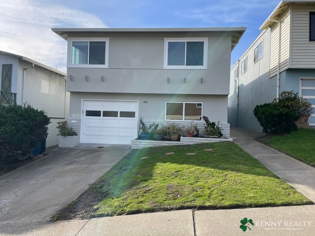 Large Five Bedroom, Three Bathroom with In... - Large Five Bedroom, Three Bathroom with In... House