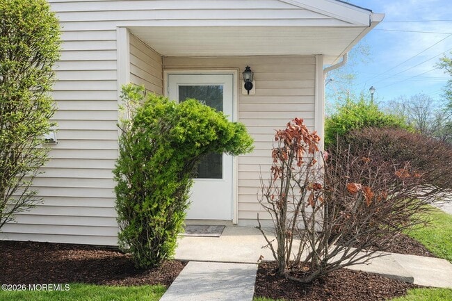 Photo - 16 Pin Oak Ln