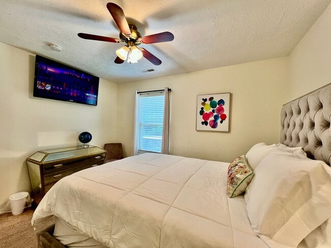 Photo - Fully furnished rental home for Corporate ...