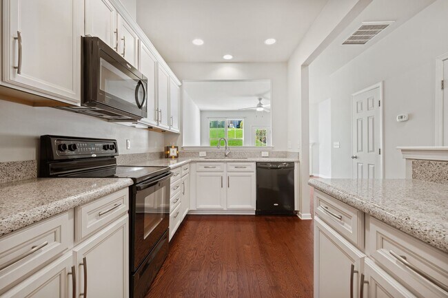 Photo - 100 Stratford Lakes Dr