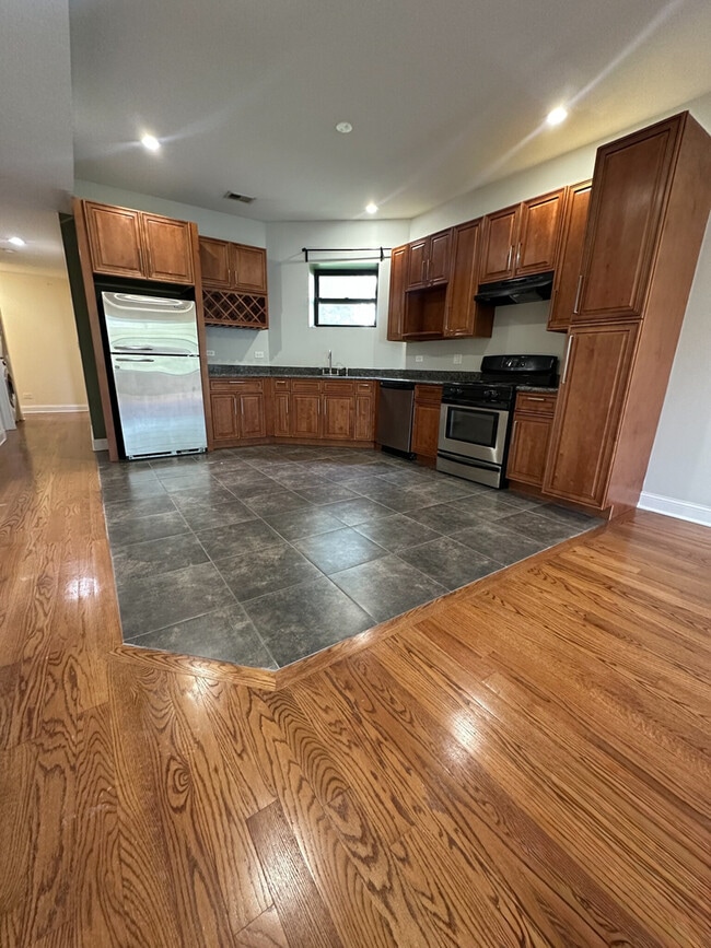 Photo - 4336 S Indiana Ave Unit 1