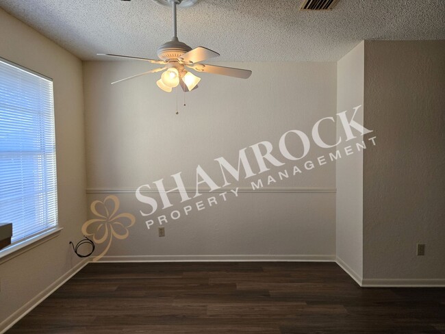 Photo - 3/2 Duplex in Waco ISD!