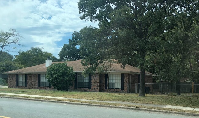 Photo - Spacious and Centrally Located