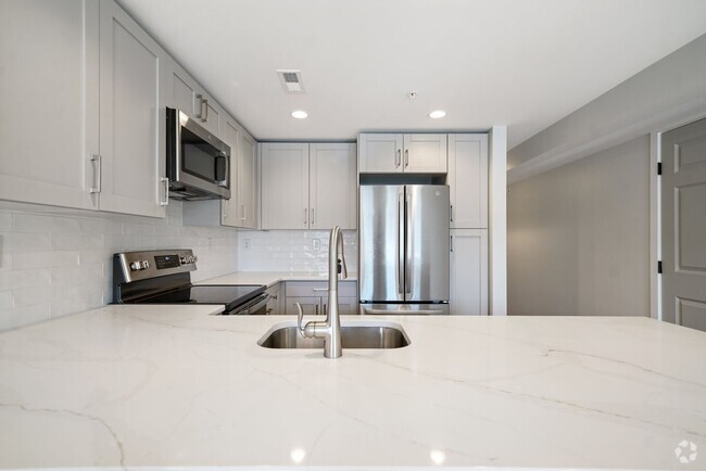Building Photo - 5 N Walnut St Unit A Rental