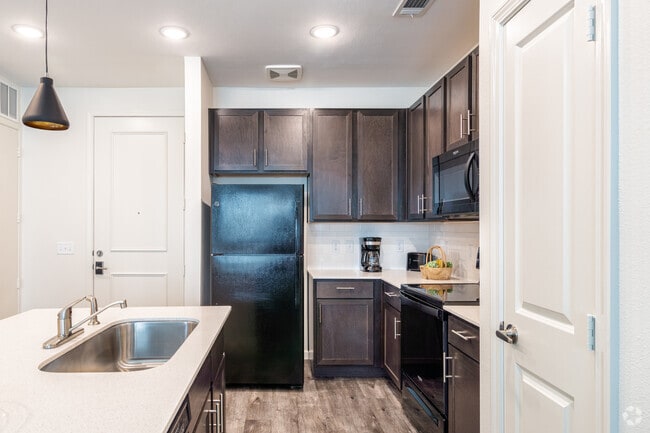 2HAB, 1BA - 966 ft² - McKee City Living